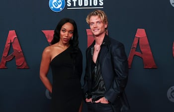 Los actores Naomi Ackie y Tom Rhys Harries en el estreno de "Clayface", la película basada en un personaje de DC Comics que lidera la taquilla del fin de semana.