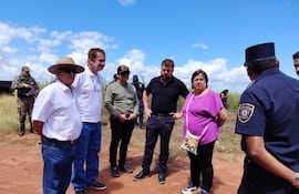 Parlamentarios visitan la comunidad nativa de Ypehú. (Gentileza)