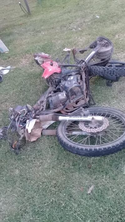Así quedó la motocicleta de la víctima, luego del accidente en Villa Oliva.
