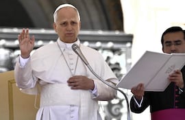 El papa León durante una audiencia general en la plaza de San Pedro.