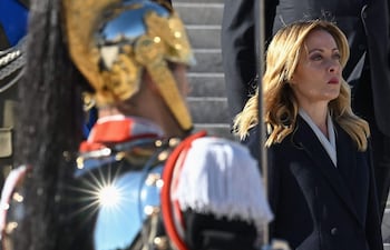 Giorgia Meloni (d), en el día en el que Italia celebra el 81º aniversario de la Liberación del nazi-fascismo.