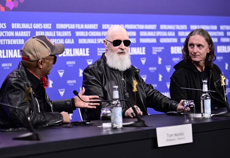 Tom Morello, Rob Halford y Sam Dunn durante la conferencia de prensa de la película 'The Ballad of Judas Priest'.