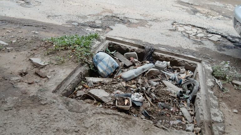 Calle Julio César Franco esq. Nanawa, calle alternativa a Mcal. López.