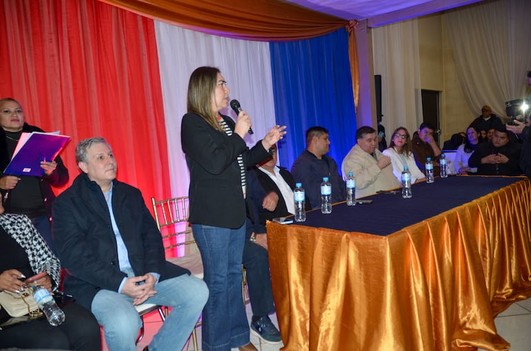 Asistentes al acto de unidad opositora en Itá.