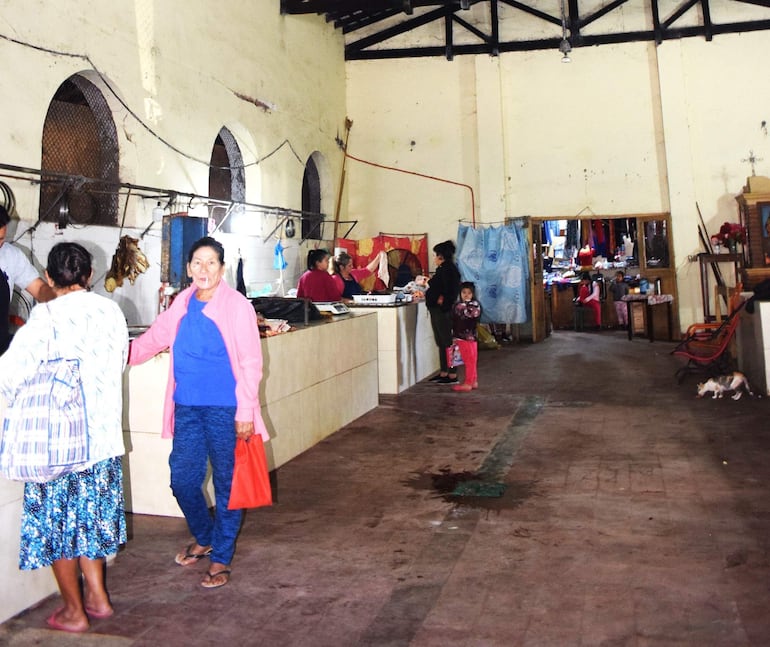 Concejales piden informe sobre situación del Mercado Municipal de Carapeguá y si cuenta con seguro contra incendio.