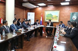 El senador Juan Carlos "Nano" Galaverna (ANR, HC) mantuvo su primera reunión con funcionarios de la Conaderna, órgano asesor que preside.