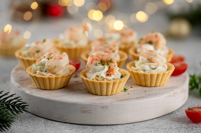 Tartaletas de queso crema con camaroncitos.