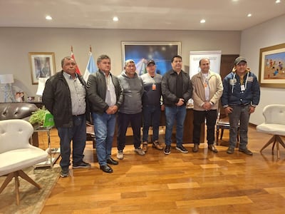 Dirigentes de pescadores de Ayolas se reunieron con el titular paraguayo de Yacyretá Luis Benítez.