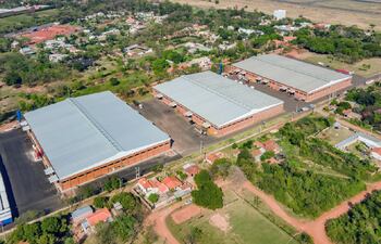 Parque Logístico América, ubicado en Luque, cerca del aeropuerto, ocupa más de 10 hectáreas y alberga empresas de los sectores químico, agroindustrial, domisanitario y logístico.