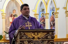 El presbítero, Pedro Celestino Brítez, reflexionó sobre el encuentro de los jóvenes frente a la Catedral de San Lorenzo.