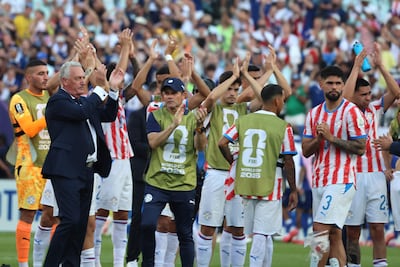 Jugadores de Paraguay saludan este sábado, al finalizar un partido por los octavos de final del Mundial de la FIFA 2026 entre Paraguay y Francia en el estadio de Filadelfia (Estados Unidos). EFE/ Octavio Guzmán