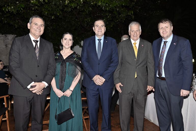 Juan Manuel Corzo, embajador de Colombia, Margarita Martí, Julio César Arriola, Francisco Benavente y Aaron Pratt.