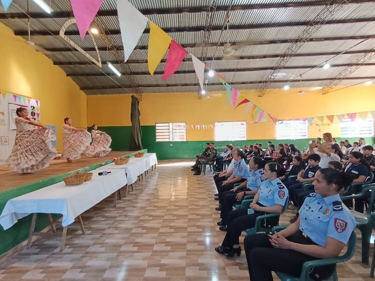 “Chipa apo policial”: agentes de Guairá llevan tradición y solidaridad a niños y adultos mayores