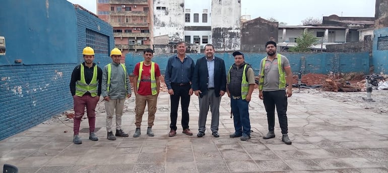 Obras para construir un auditorio climatizado en la sede del PLRA, cuyo Directorio se solía reunir en un tinglado.