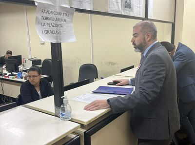 Abog. Enrique Berni en el momento de solicitar a la Corte la compra de insumos para expedir las matrículas de abogados.