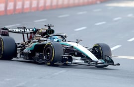 George Russell, piloto de Mercedes, durante el GP de Azerbaiyán en el trazado callejero de Bakú.