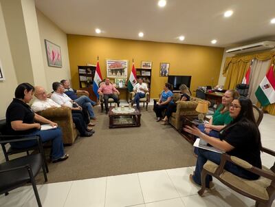 El gobernador de Ñeembucú Victor Hugo Forneron (ANR) recibió en su despacho al rector de la UNP Víctor Ríos y a su equipo técnico para avanzar en la apertura de la carrera de Medicina en la ciudad de Pilar.
