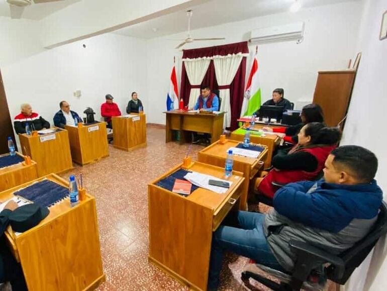 La intendenta sostiene que la Junta Municipal no trató la nota enviada a la CGR.