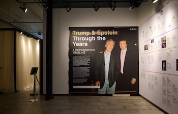 El Instituto para la Verificación de Datos Primarios, una organización sin fines de lucro, inaugura un archivo con 3,5 millones de páginas de los documentos de Epstein, disponibles al público en la Sala de Lectura en Memoria de Donald J. Trump y Jeffrey Epstein en Tribeca, Nueva York.