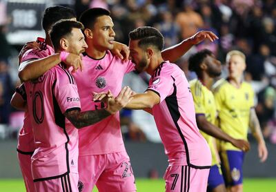 El paraguayo Diego Gómez (c), futbolista del Inter Miami, celebra un gol en el triunfo sobre Real Salt Lake por la primera jornada de la Major League Soccer 2024, en Miami, Estados Unidos.