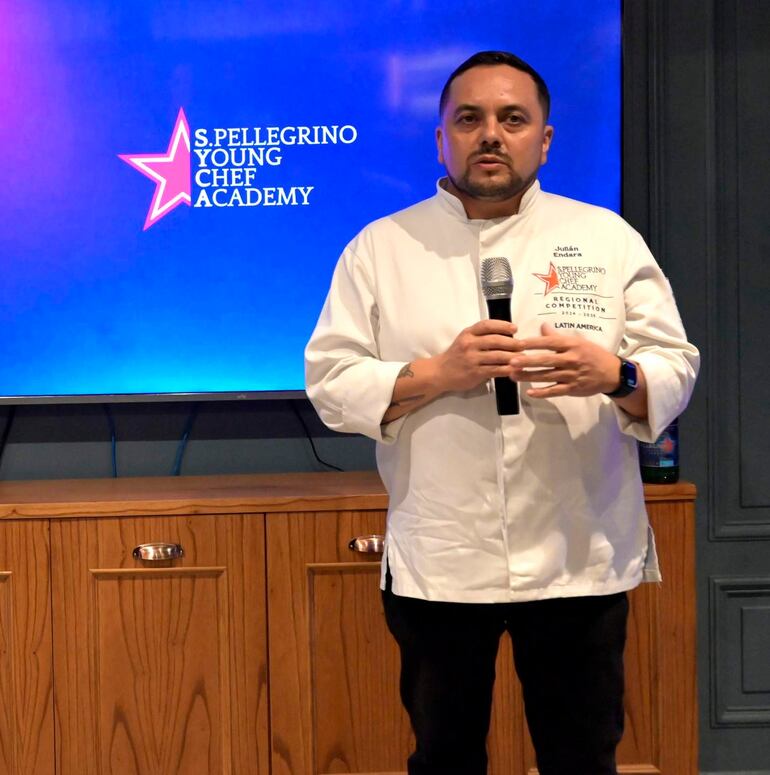 El chef Julián Endara fue el mentor de la competidora paraguaya.
