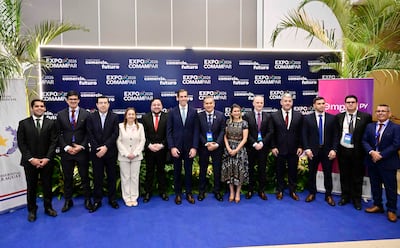 Autoridades nacionales junto a la Comisión Directiva de Comampar durante la inauguración de la III edición de la Expo Comampar, realizada en el Centro de Convenciones de la Conmebol.