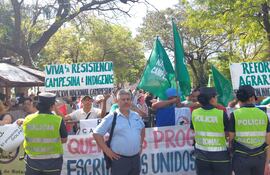 Manifestación en contra del Registro Unificado Nacional.