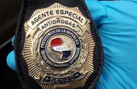 Hallan placa de la Senad en vehículo abandonado que se habría utilizado para el escape de Samura.