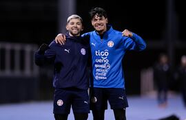 Julio César Enciso Espínola (21 años) y Gustavo Raúl Gómez (32), futbolistas albirrojos.
