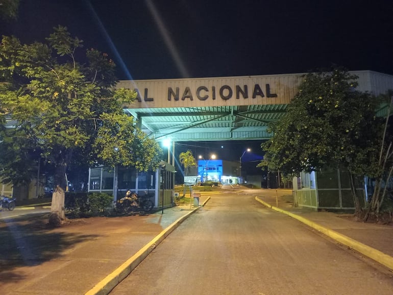 Hospital Nacional de Itauguá: viajó 450 km por un ACV y espera un estudio que no llega