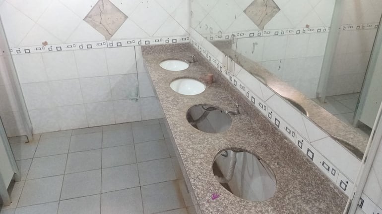 La infraestructura deja mucho que desear. A los baños urgen un reacondicionamiento.