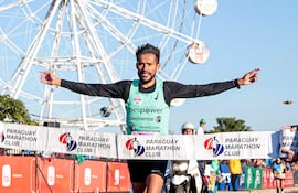 Derlis Ramón Ayala Sánchez (7/1/1990) se coronó en la Maratón Internacional de Asunción.