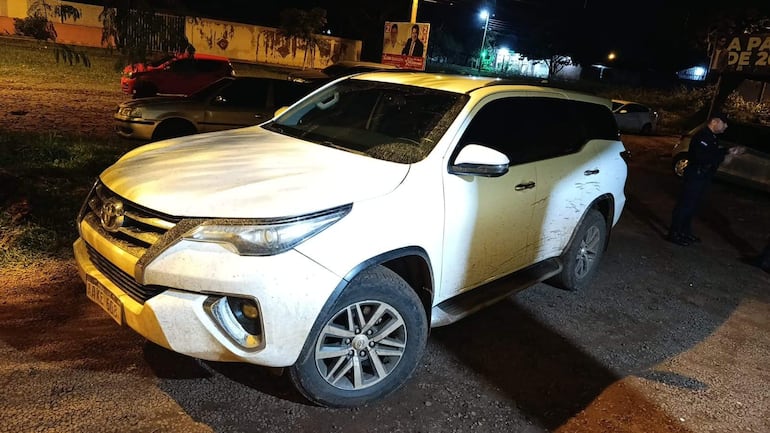 El vehículo en el que se desplazaban fue incautado.