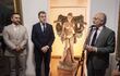 El conselleiro de Cultura, Román Rodríguez, ha visitado este martes junto con el ministro de Educación y Cultura de Uruguay, Pablo de la Silva, el Museo Zorrilla de Montevideo, donde desde hoy puede verse la escultura 'A Santa', de Asorey, que perteneció a la Casa de Galicia de Montevideo y que fue adquirida este año por el gobierno gallego.