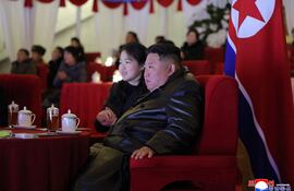 El líder norcoreano Kim Jong Un junto a su hija Kim Ju-ae.