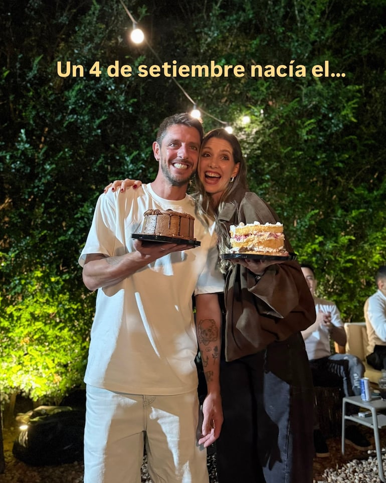 ¡Siempre enamorados! Ale Silva y Anita Manzini celebrando la vida del jugador uruguayo. (Instagram/Anita Manzini)