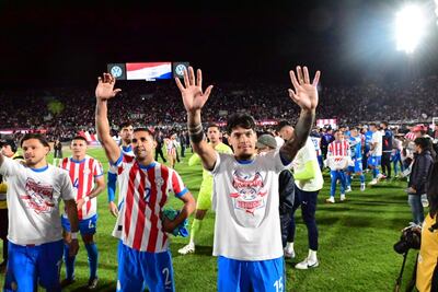 Jugadores de la Selección Paraguaya de Fútbol celebran la clasificación al Mundial 2026.