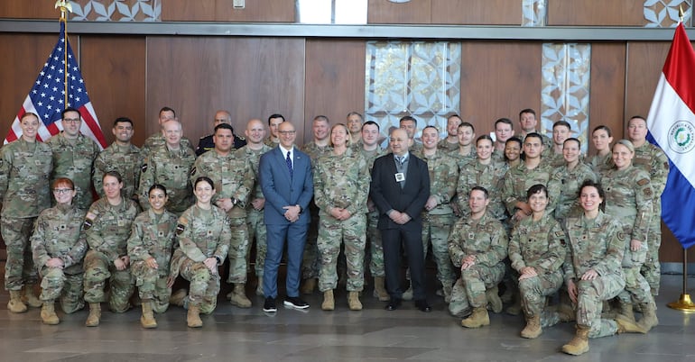 Robert Alter encargado de negocios de la embajada de los Estados Unidos en el cierre del Programa Amistad 2026 una iniciativa desarrollada por Air Force South del Comando Sur de los Estados Unidos