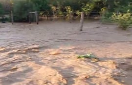 Captura de video que muestra el desborde del río Pilcomayo.