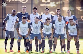 El equipo de Olimpia en el primer partido amistoso frente a Sportivo San Lorenzo. (Foto: @elClubOlimpia)
