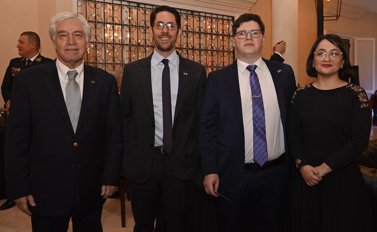 Carlos Jorge Biedermann, el ministro consejero de la embajada de los EE.UU. Amir P. Masliyah, Cosme Torres y Ana Vera.