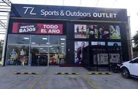 A dos cuadras del CIT se encentra el nuevo outlet de TL Sports & Outdoors.