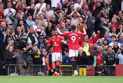 Bruno Fernandes del Manchester United celebra el gol que puso el 4-1 en el marcador durante el partido de la Premier League inglesa entre el Manchester United y el Ipswich Town, en Manchester, Gran Bretaña, el 30 de agosto de 2026.