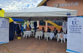 Alumnos y docentes de dos universidades llevaron a cabo la jornada de asesoramiento.