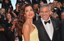 La abogada y activista de derechos humanos Amal Clooney y su esposo, el actor estadounidense George Clooney