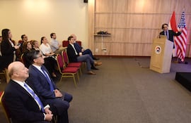 El conversatorio sobre el primer año de gobierno de Santiago Peña se llevó a cabo en la sede de la Cámara de Comercio Paraguayo Americana.