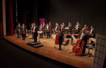 La Orquesta de Cámara Municipal de Asunción.
