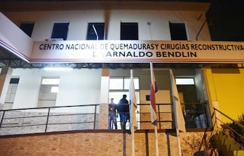 Fachada del Centro Nacional de Quemaduras y Cirugías Reconstructivas “Dr. Arnaldo Bendlin” (Cenquer), donde falleció el hombre que había "resucitado" antes de ir a la funeraria.