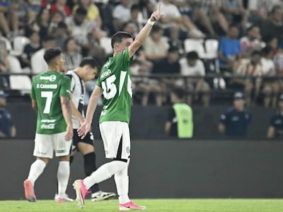 Franco Alfonso, jugador de Olimpia, celebra un gol en el partido frente a Libertad por la fecha 12 del torneo Clausura 2026 de la Primera División de Paraguay en el estadio La Huerta, en Asunción, Paraguay.