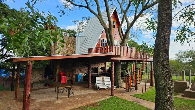 Quinta Dismarda, con una cabaña enorme y amplia para pasar de la mejor manera con los seres queridos.